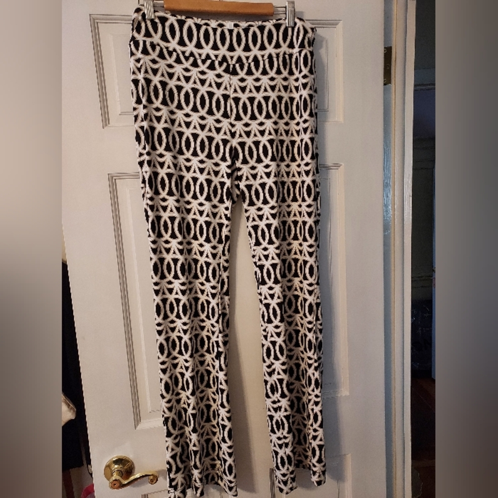 Ladies Lulu B Pull on pants. New, size L